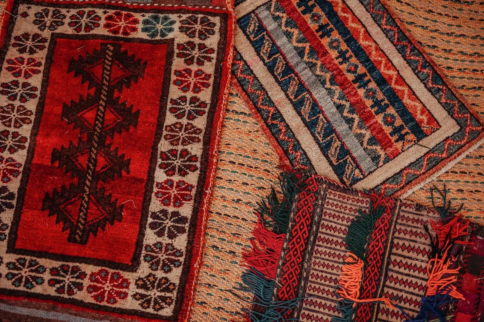 sally_mitch_real_wedding_boho_rugs_kilim_textures_detail_wedlii_effc4d7c97