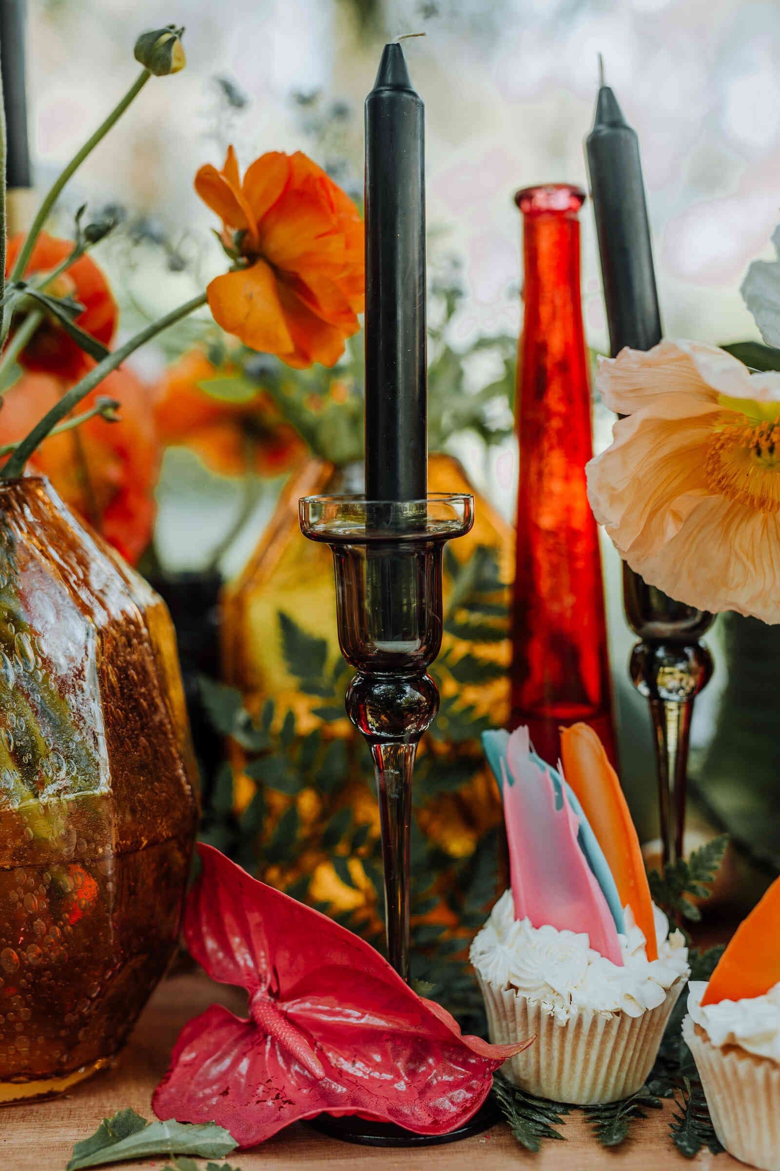 black_taper_candle_cupcakes_anthurium_table_detail_c46b65dc16