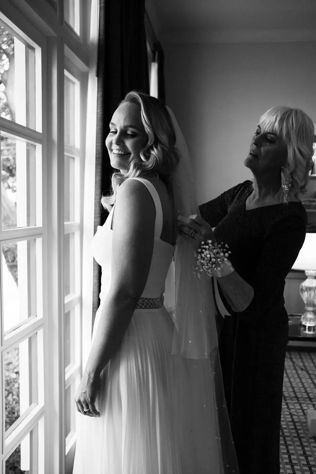 alison_bride_veil_fitting_with_mother_c39ec0ebd3